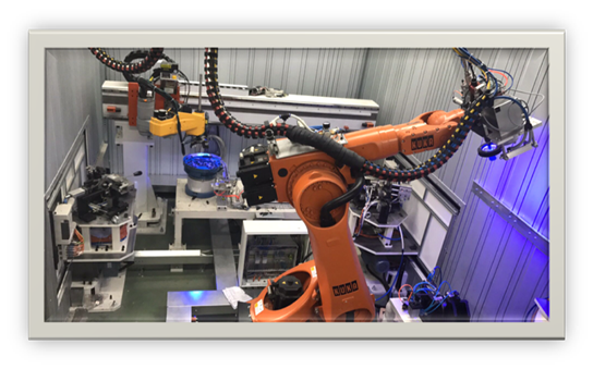 正在進(jìn)行焊接作業(yè)的機(jī)器人 正在進(jìn)行焊接作業(yè)的機(jī)器人